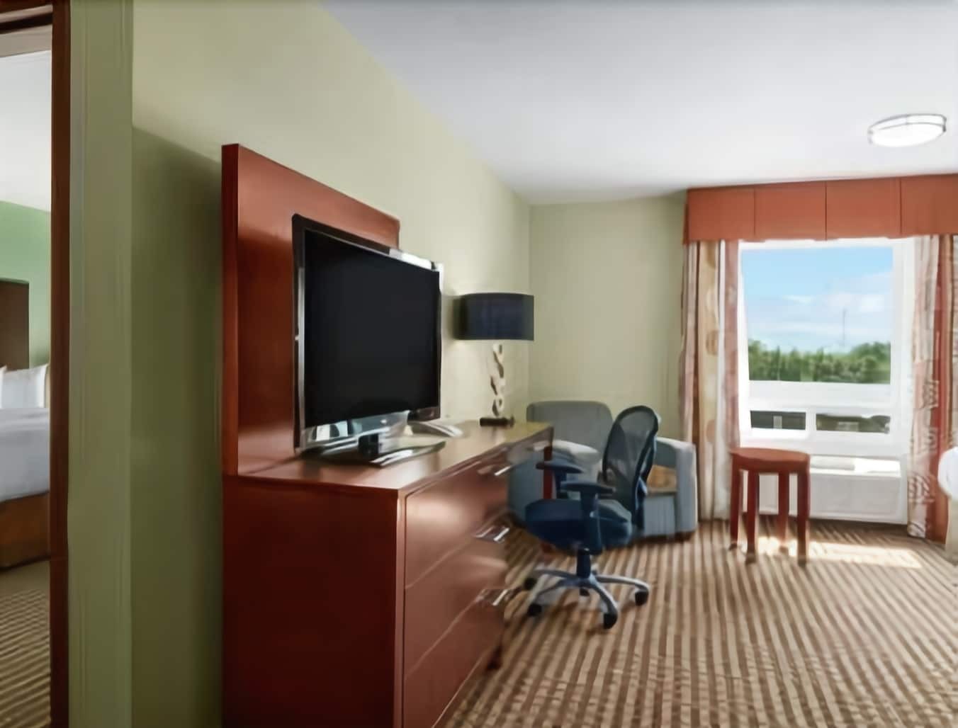 מלון Ramada By Wyndham Carlyle מראה חיצוני תמונה